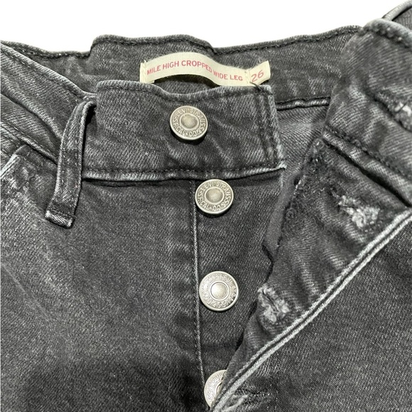 Women’s wide leg crop Levi’s. Button fly. Preloved in excellent condition. - Picture 2 of 6